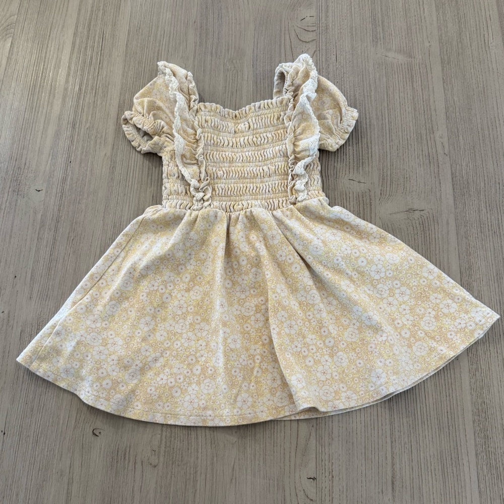 Amazon Essentials x Sofia Grainge Toddler and Baby Girls' Embroidered Knit Dress - Picture 4 of 5